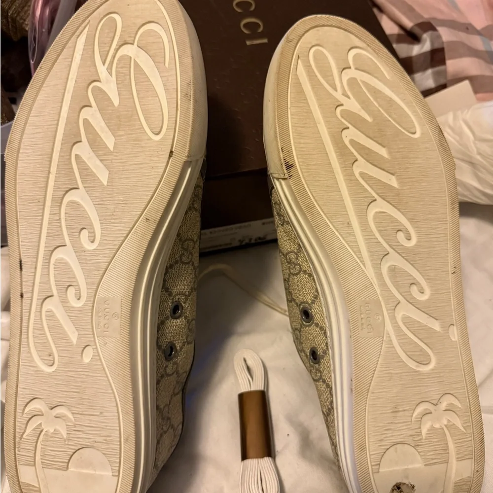 Gucci Tessuto sneakers 39.5 Preloved gently worn and ready for new adventures.